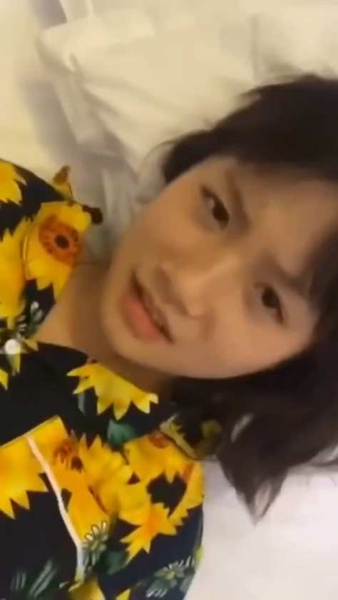 Em gái áo hoa 2k7 cute lộ clip sex - sex vn