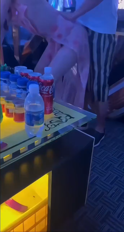(sex viet) Quán karaoke bất ổn