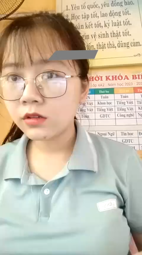 (sex viet) Cô giáo xinh lén show lồn khi đang trong lớp