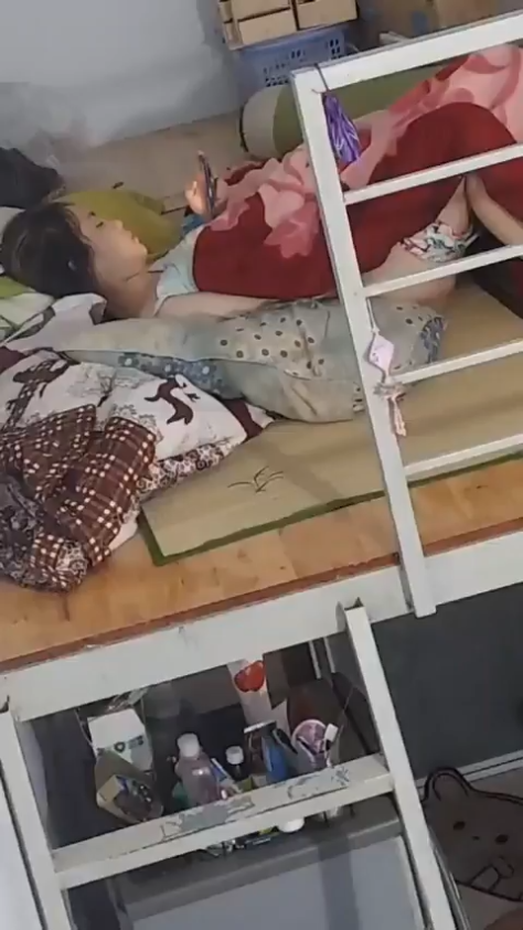 [sex vn]Quay Lén Em Gái Sinh Viên Thủ Dâm
